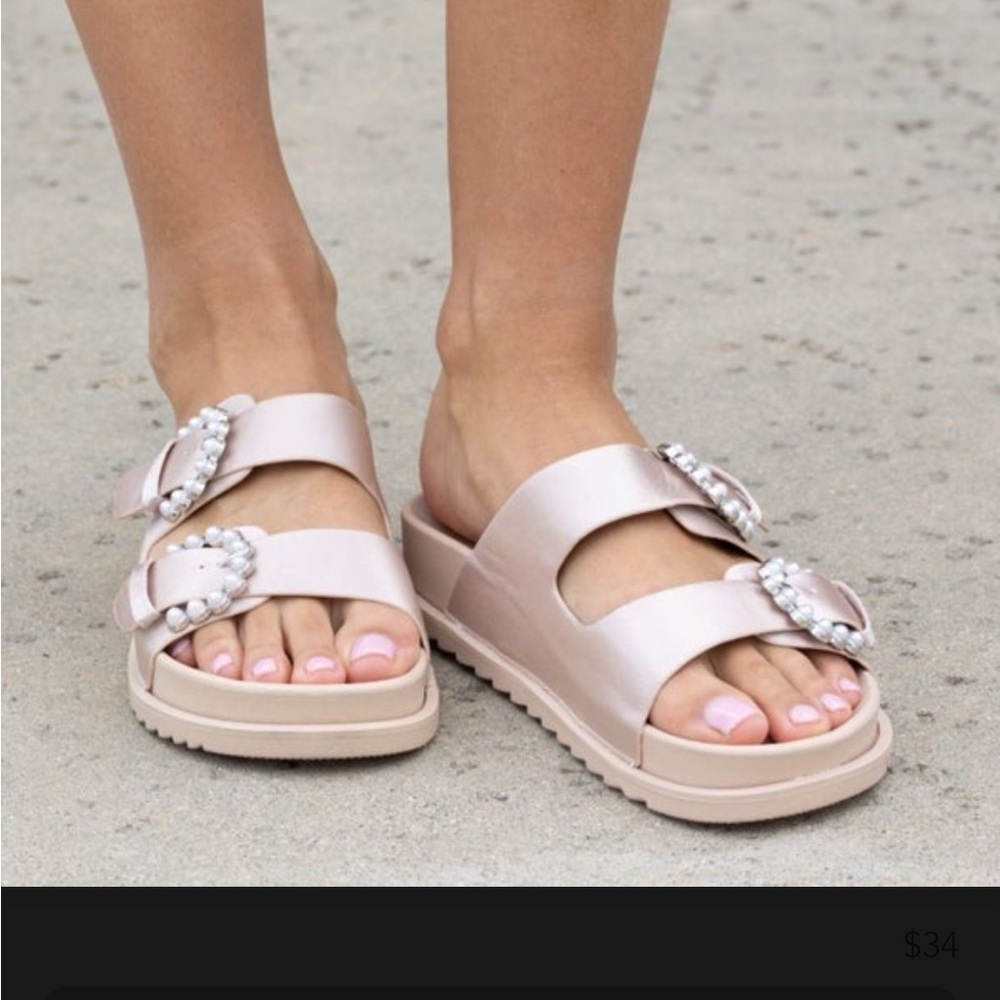 Brand new still in box Weebo cute blush sandals